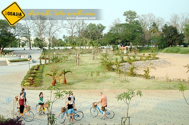 บริเวณรอบๆ อนุสาวรีย์พระเจ้าอนุวงศ์