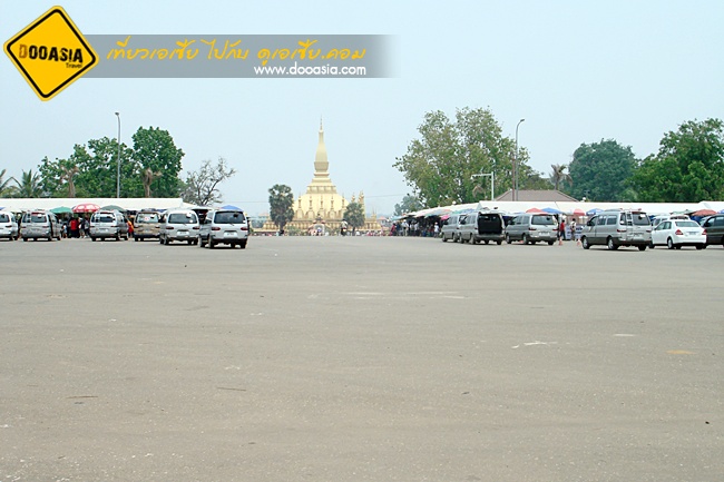 ร้านค้าบริเวณทางเข้า พระธาตุหลวง เวียงจันทร์