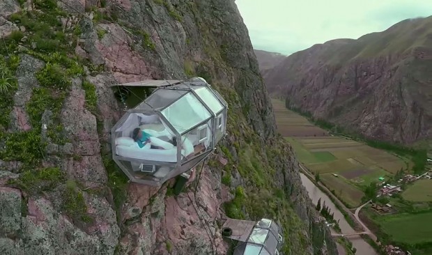 143scary-see-through-suspended-pod-hotel-peru-sacred-valley-81
