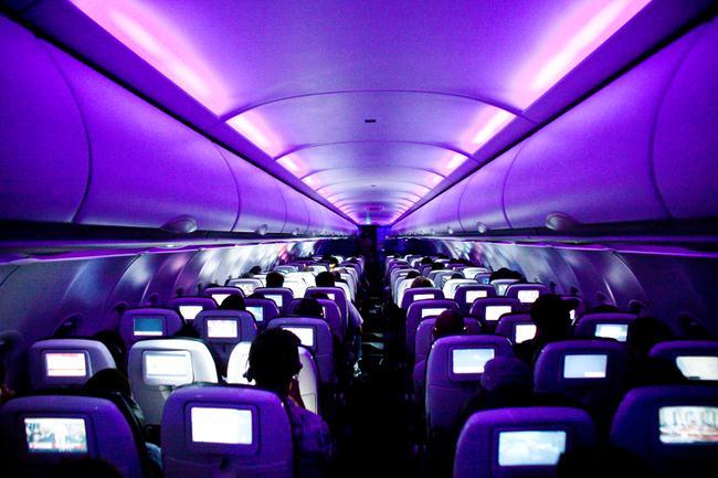 THE-REAL-REASON-THE-LIGHTS-ON-THE-AIRPLANE-DIM-WHEN-LANDING