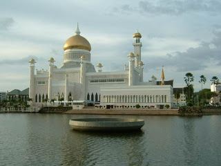 มัสยิดทองคำ Jame Ar’ Hassanil Bolkiah Mosque