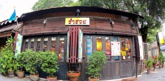 จิบกาแฟแบบเฮงๆ ที่ร้านร่ำรวย วังหลัง