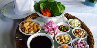 ร้านอาหารสวนทิพย์ริมแม่น้ำเจ้าพระยา