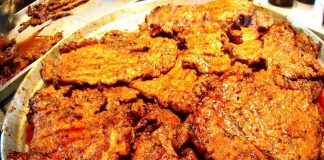 หมูย่างน้ำผึ้งร้านคุณสุมณฑา