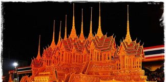 งานประเพณีแห่ปราสาทผึ้ง