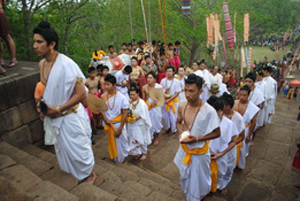 เที่ยวงานประเพณีขึ้นเขาพนมรุ้งจังหวัดบุรีรัมย์ ประจำปี 2554