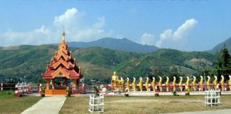 เที่ยวตลาดแม่สายฝั่งพม่าพบพระสามมิติที่ไม่เคยเห็นมาก่อน