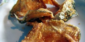 เที่ยวตลาดเย็นกินปลาสร้อยแดดเดียวเมนูรางวัลของเมืองสังขละบุรี