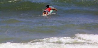 นกแอมบาสเดอร์ พาเล่น Surfboard ที่หาดป่าตอง